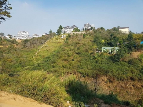 Cần tiền bán gấp đất rộng view đẹp thích hợp xây Homestay đường Khe Sanh 650m2 giá chỉ 17.6 tỷ