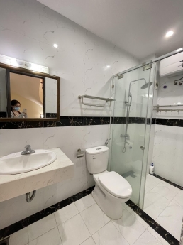 Bán nhà đường Giáp Bát, ô tô, KD, DT 56m, 6 tầng, mặt 4.6, hơn 7 tỷ.