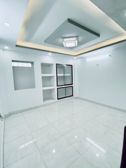 NHỈNH 4 TỶ NHÀ 5 TẦNG 5 PN - NGUYỄN VĂN NGHI, 40M2