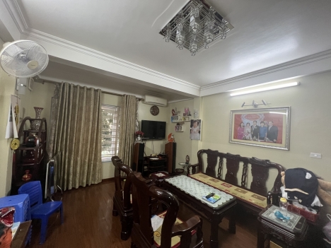 Nhà phố Nguyễn Văn Cừ, Vỉa hè, Kinh Doanh, Ô tô tránh đổ.