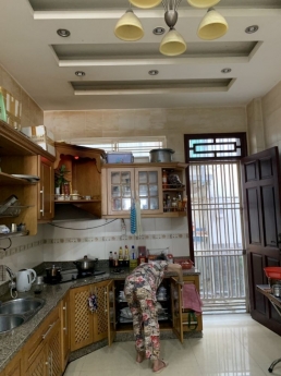 HHA 210.5 Mặt tiền kinh doanh. Nhà khu an ninh giáp Quận 1 TPHCM giá rẻ, 57m2. Xe hơi vô nhà.