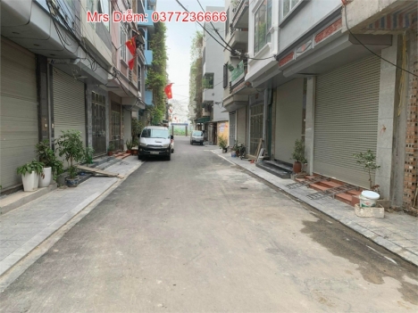 3 tỷ, Mrs Diễm cần bán 50m đất lô góc trung tâm tổ 28 thị trấn Đông Anh. Sát ngay chợ