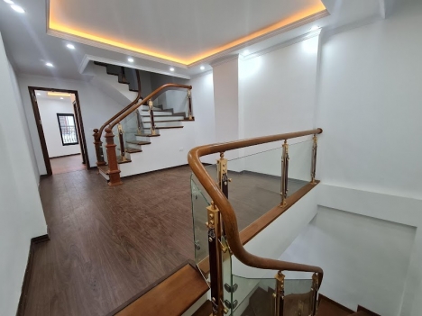 BÁN NHÀ BỒ ĐỀ 45M2- 5 TẦNG 5,8 TỶ- ĐƯỜNG NHỰA - Ô TÔ 7 CHỖ THÔNG - NHÀ MỚI XÂY.