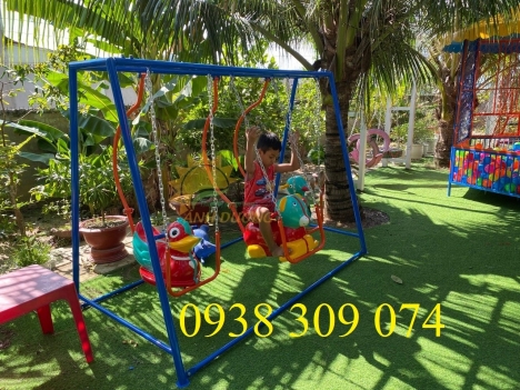 Xích đu sắt 3 con thú dành cho bé