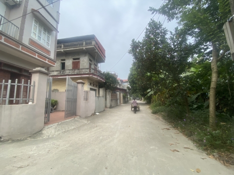 chỉ 1ty2 có ngay mảnh đât tại đông anh , đường rộng 3m ngay cạnh trường học