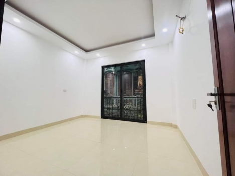 BÁN NHÀ PHỐ CÁT LINH: 48M2, 5 TẦNG, 4 NGỦ, MT 4.5M, Ô TÔ ĐỖ CỬA. HƠN 5 TỶ