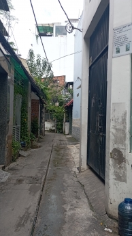 Bán gấp nhà hẻm Lạc Long Quân, P5, Quận 11.