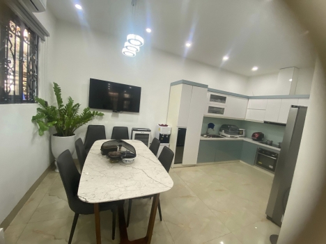 Bán gấp nhà Nguyễn Văn Cừ DT60  nhà5 tầng MT 4m giã 4.9 tỷ Long Biên