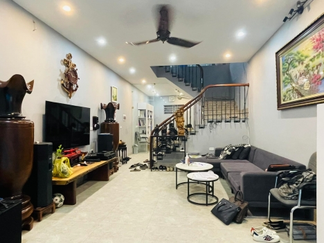 Nhà đẹp Cầu Giấy, tặng nội thất sịn sò xách vali về ở ngay, 48m, 5.6 tỷ