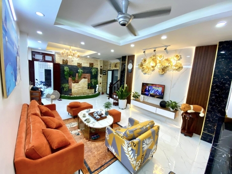 Nhà đẹp Chùa Láng, phố Vip Đống Đa, 30m2, 4 tầng, 5.05 tỷ ( thương lượng mạnh )