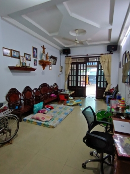 Bán nhà mặt tiền chợ Tân Hương - Tân Phú, DT 10 x 27, 3  tầng giá 45 tỷ.