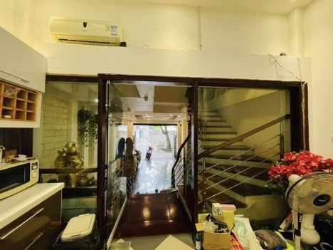 Bán gấp nhà Nguyễn Văn Cừ DT60  nhà5 tầng MT 4m giã 4.9 tỷ Long Biên