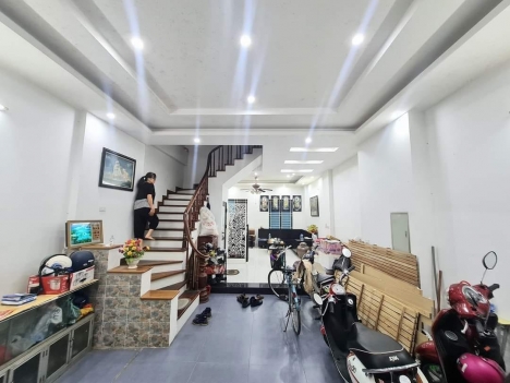 Bán nhà phố Nguyễn Quý Đức, ô tô vào nhà 60m2, giá 10.6 tỷ