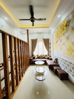 Bán nhà phố khương Trung:42m2 *5 tầng +5 ngủ,ngõ ba gác,thông thoáng,nhỉnh 4 tỷ.