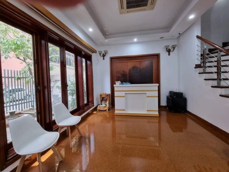 THANG MÁY, LÔ GÓC, Đội Cấn 72m x 6 tầng, giá 7.8 tỷ