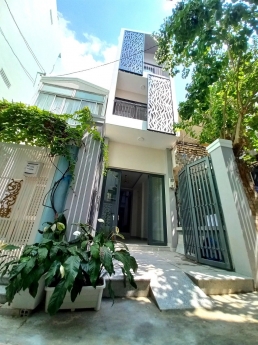 Bán nhà ngay vòng xoay Phạm Văn Đồng- 60m2 3 lầu 5,5T