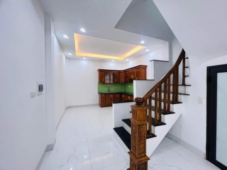 BÁN NHÀ PHỐ CÁT LINH: 48M2, 5 TẦNG, 4 NGỦ, MT 4.5M, Ô TÔ ĐỖ CỬA. HƠN 5 TỶ