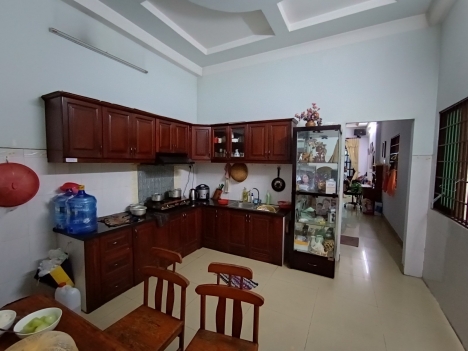 Bán nhà mặt tiền chợ Tân Hương - Tân Phú, DT 10 x 27, 3  tầng giá 45 tỷ.