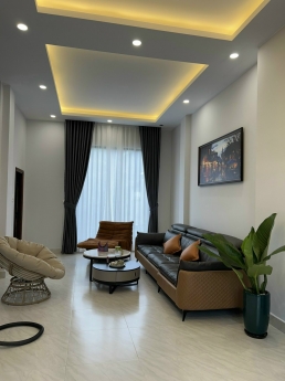 Cần bán căn nhà mới trên đường Nguyễn Trãi, Phường 9, TP. Đà Lạt, giá 12 tỷ