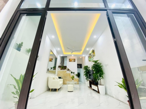 BÁN GẤP NHÀ NGỌC THỤY 50M-4 TẦNG- 4,5 TỶ- NHÀ DÂN XÂY-TẶNG 90%NỘI THẤT – SÁT Ô TÔ TRÁNH.