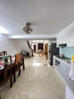 Gấp! Cần bán nhà Phạm Văn Đồng 61m2, 4 tầng chỉ 7.4 tỷ