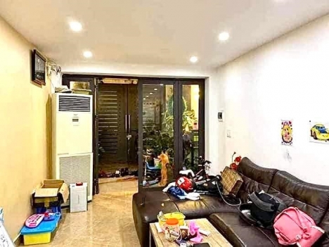 BÁN NHÀ NGỌC LÂM - LONG BIÊN - DT 30 M2 X 5T - 2 TỶ 5 - TẶNG ĐỦ NỘI THẤT - VỀ Ở LUÔN