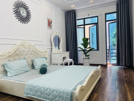 Nhà mới ở ngay Cầu Giấy, gần ô tô, 43m, 6.7 tỷ
