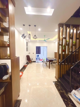 BÁN NHÀ HỒ TÙNG MẬU-ÔTÔ TRÁNH 5M-TRUNG TẬM QUẬN CẦU GIẤY-CHỈ 4 TỶ