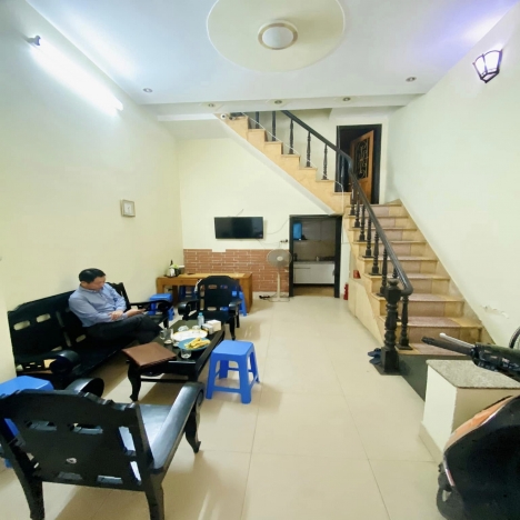 Oto tránh - Kinh Doanh - Vỉa Hè phố Nguyễn Khang 40m2 x 4T, MT 4.3m giá 5.9 tỷ, giá độc quyền