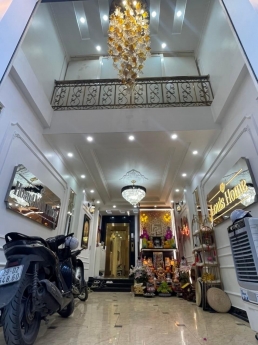 SIÊU ĐẲNG CẤP-NỘI THẤT ANANI 
GARA Ô TÔ 7 TẦNG THANG MÁY  VỊ TRÍ ĐẸP Ở TUYỆT.  CHỈ NHỈNH 10 Tỷ