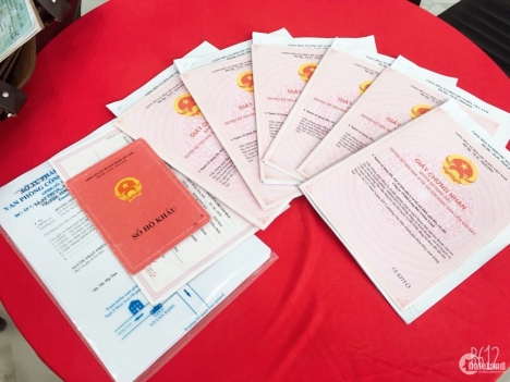 Cần ra gấp lô đất Long Thành nagy hồ sinh tahis Lộc An giá 2 tỷ 1. Full thổ 201m2, có sổ sẵn