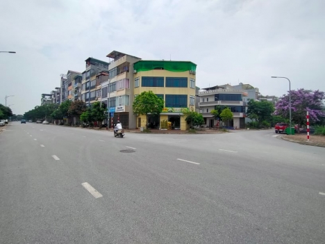 Nhà Phường Thạch Bàn phân lô, vỉa hè, KD, 90 m2, MT 6 m, chỉ 14 tỷ.