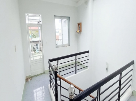 VỊ TRÍ ĐẸP, HIẾM NHÀ BÁN, H6M, 4 TẦNG, 50M RA LÊ VĂN KHƯƠNG Q12.