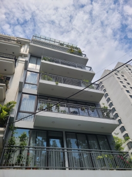 Bán nhà phố Võng Thị, Tây Hồ, dt 136m2, mt 8m, 8 tầng, 58 tỷ, TL mạnh,
