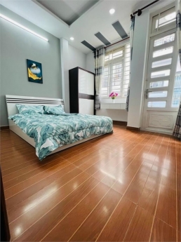 XE CONT ĐUA HƯƠNG LỘ 2, BÌNH TÂN, NGANG 5 x 20 m,3 TÂNG, 4 PN