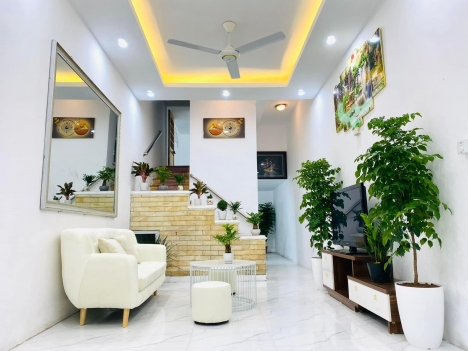 BÁN GẤP NHÀ NGỌC THỤY 50M-4 TẦNG- 4,5 TỶ- NHÀ DÂN XÂY-TẶNG 90%NỘI THẤT – SÁT Ô TÔ TRÁNH.