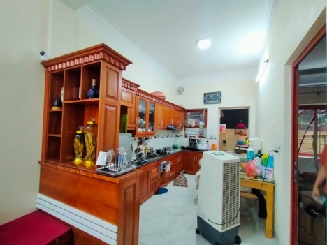 Nhà Phường Thạch Bàn phân lô, vỉa hè, KD, 90 m2, MT 6 m, chỉ 14 tỷ.