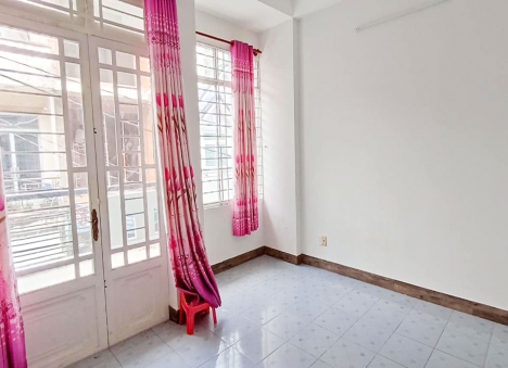 VỊ TRÍ ĐẸP, HIẾM NHÀ BÁN, H6M, 4 TẦNG, 50M RA LÊ VĂN KHƯƠNG Q12.