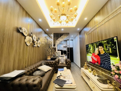 DUY NHẤT 1 CĂN phố Trung Liệt, Đống Đa, 27m, 4 tầng, ô tô đỗ cổng, Nhà ĐẸP, FULL nội thất, nhỉnh 3