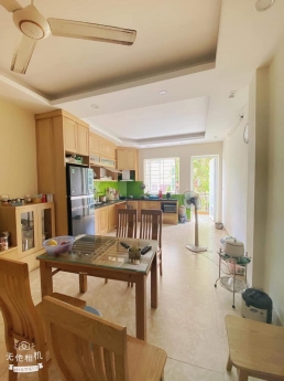 Bán 115m2 Nhà Đường Hoàng Quốc Việt,Cầu Giấy, thang máy,  ô tô vào nhà, Giá 17.6 Tỷ