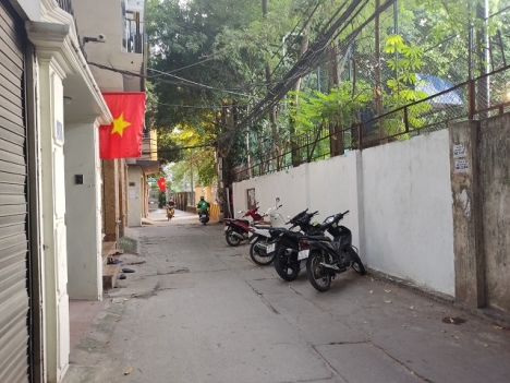 Nhà mới ở ngay Cầu Giấy, gần ô tô, 43m, 6.7 tỷ