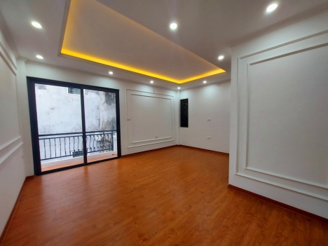 Nhà mới Lê Đức Thọ có ban công thoáng sáng vô cùng Dt50m2 5T mt 4,5m giá nhỉnh 5 tỷ