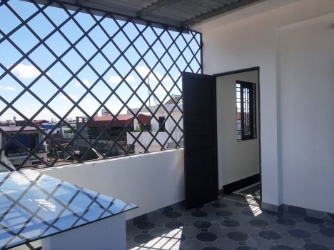 Bán Nhà chính chủ,mặt ngõ 81 phạm hữu điều Trần Nguyên Hãn
DT 54m2 x 4 tầng. Giá 3ty350 có tt