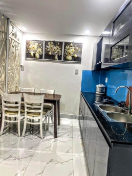 Nhà cho Vợ Chồng văn phòng trẻ, Điện Biên Phủ, ÔTô đỗ cửa, Tặng Nội Thất, 45m2, 2 tỷ 5.