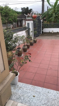 Chưa đến 2 tỉ bạc ko mua đây thì mua đâu.!? Diện tích sổ đỏ 735m2
cách đường 18 chỉ hơn 1km. Cách
