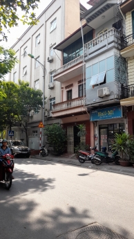 Bán nhà Ngọc Lâm Long Biên, Trung tâm phố Ngọc Lâm, cách phố 15m, 2 Nhà 3 tầng, 33m2, giá: 2.45 tỷ .