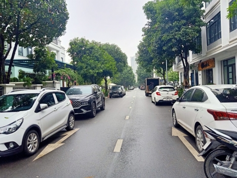 NHƯỢNG LK VINHOMES GARDENIA MỸ ĐÌNH 93M2 5 TẦNG FULL NỘI THẤT XỊN