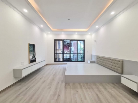 Nhà Kim Đồng  6 tầng thông sàn, mặt tiền rộng, thang máy đường oto tránh 10 tỷ