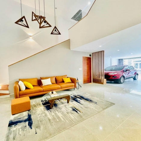 Nhà mới Hoàng Quốc Việt 62 m2 xây 5 tầng, MT 4.55m giá 12.2 tỷ, khu phân lô vip, oto 7 chỗ vào nhà