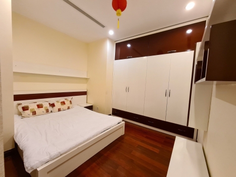 Chính chủ cần bán gấp căn hộ 2 Phòng ngủ Royal city, 102m, nội thất đẹp như hình